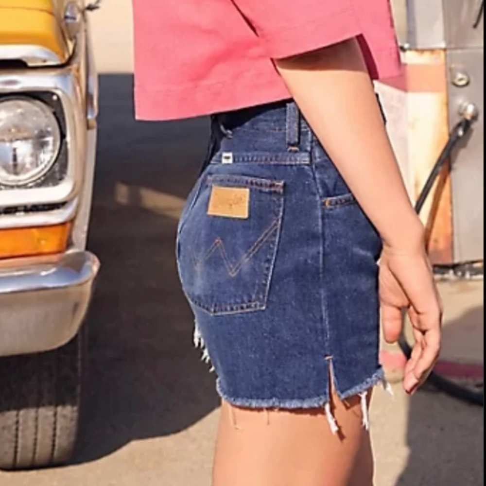 NWT Wrangler High Rise Festival Frayed Denim Shorts - Picture 5 of 10